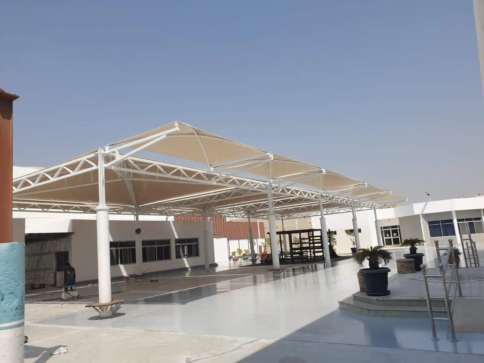 تركيب مظلات سيارات بالرياض: أفضل الحلول لحماية سياراتك