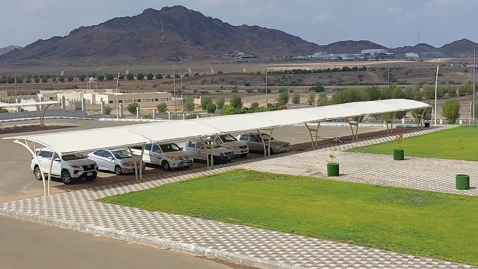 مظلات وسواتر: حلول متكاملة للظل والخصوصية في الرياض